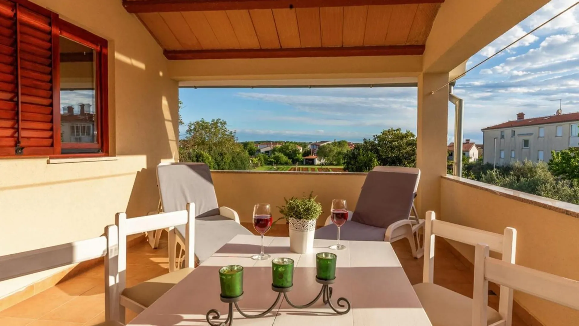 Flower Garden Rhapsody - Modern Family Apartments Near Fažana