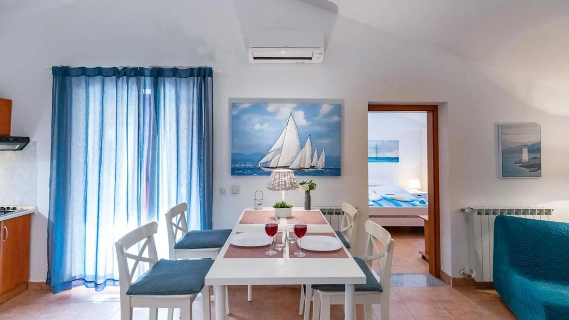 Flower Garden Rhapsody - Modern Family Apartments Near Fažana